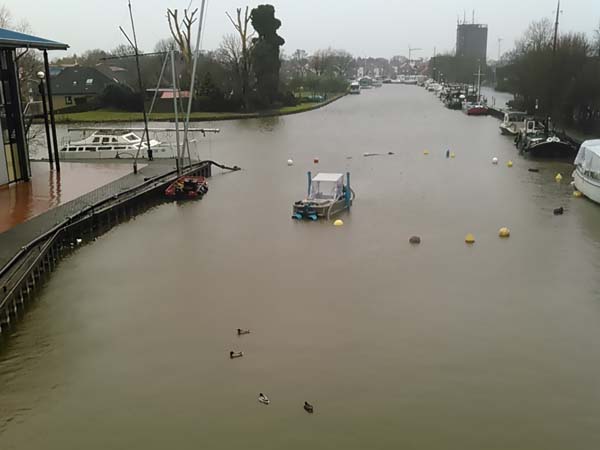 Entschlammen einer Hafenzufahrt Entschlammen einer Hafenzufahrt
