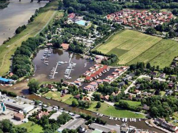 Luftbild von angeschwemmten Schlammbänken