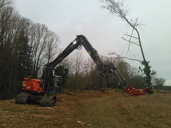 23 To Kurzheck-Moorkettenbagger mit Ast- bzw. Baumschnittschere