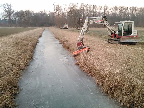 Mulcher am Traktor und Baggerausleger Mulcher am Traktor und Baggerausleger